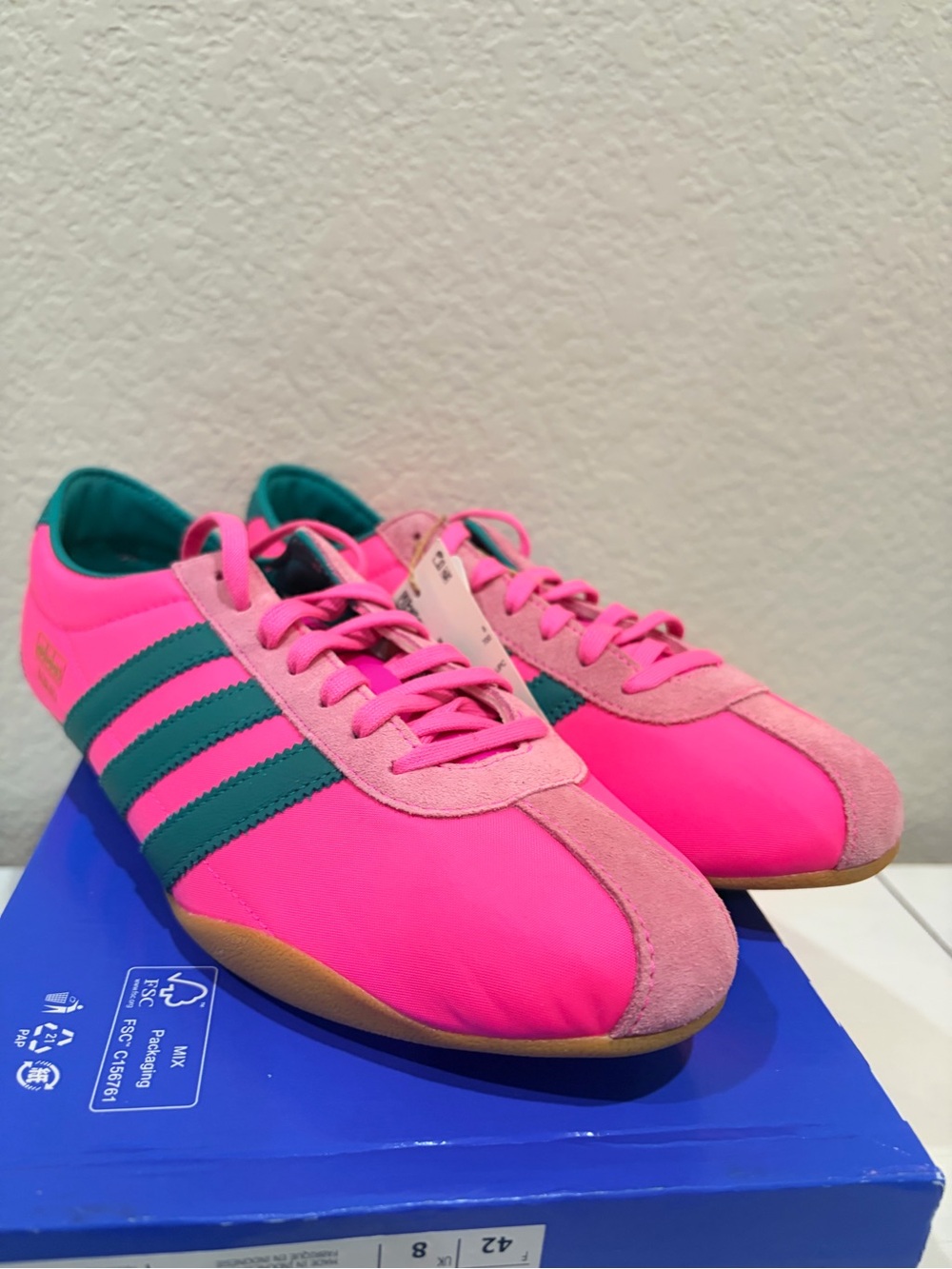 9.5W Adidas Pink Tokyo sneaker New